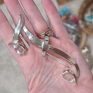 Vintage schrager Letter F Brooch Pin Silvertone